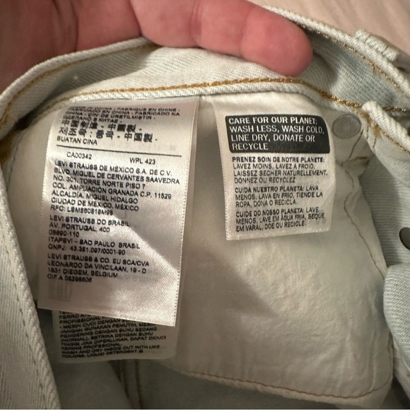 Levi’s High Rise Light Wash Deconstructed Jean Patchwork Raw Hem Skirt NWT 28 - Picture 11 of 16